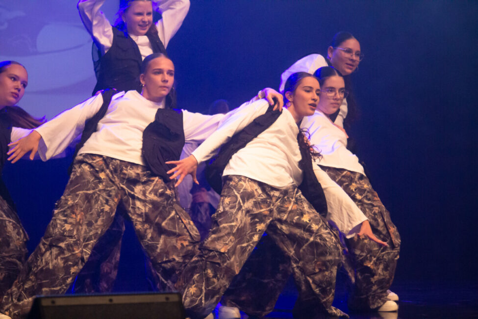 na zdjęciu tancerki hip hop dance family